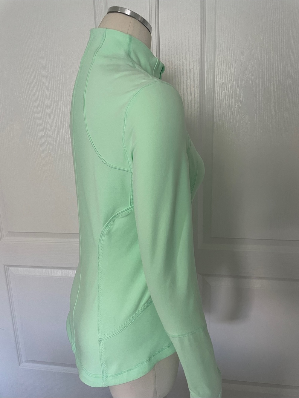 Lululemon Women's Mint Zip-Up Jacket Size 8 - Picture 10 of 16